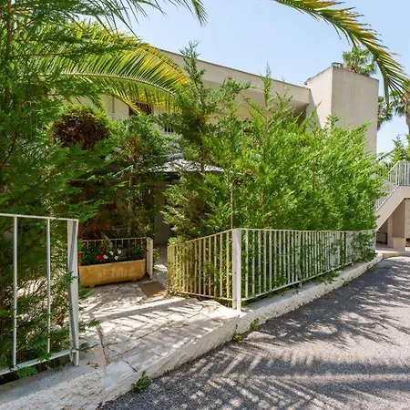 Apartment Studio Avec Terrasse Et Jardin Au Calme